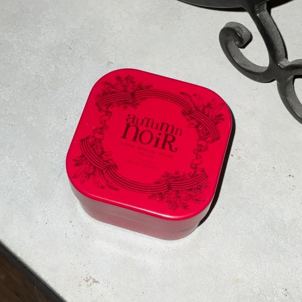 Henri Bendel AUTUMN NOIR Travel Candle in Tin New